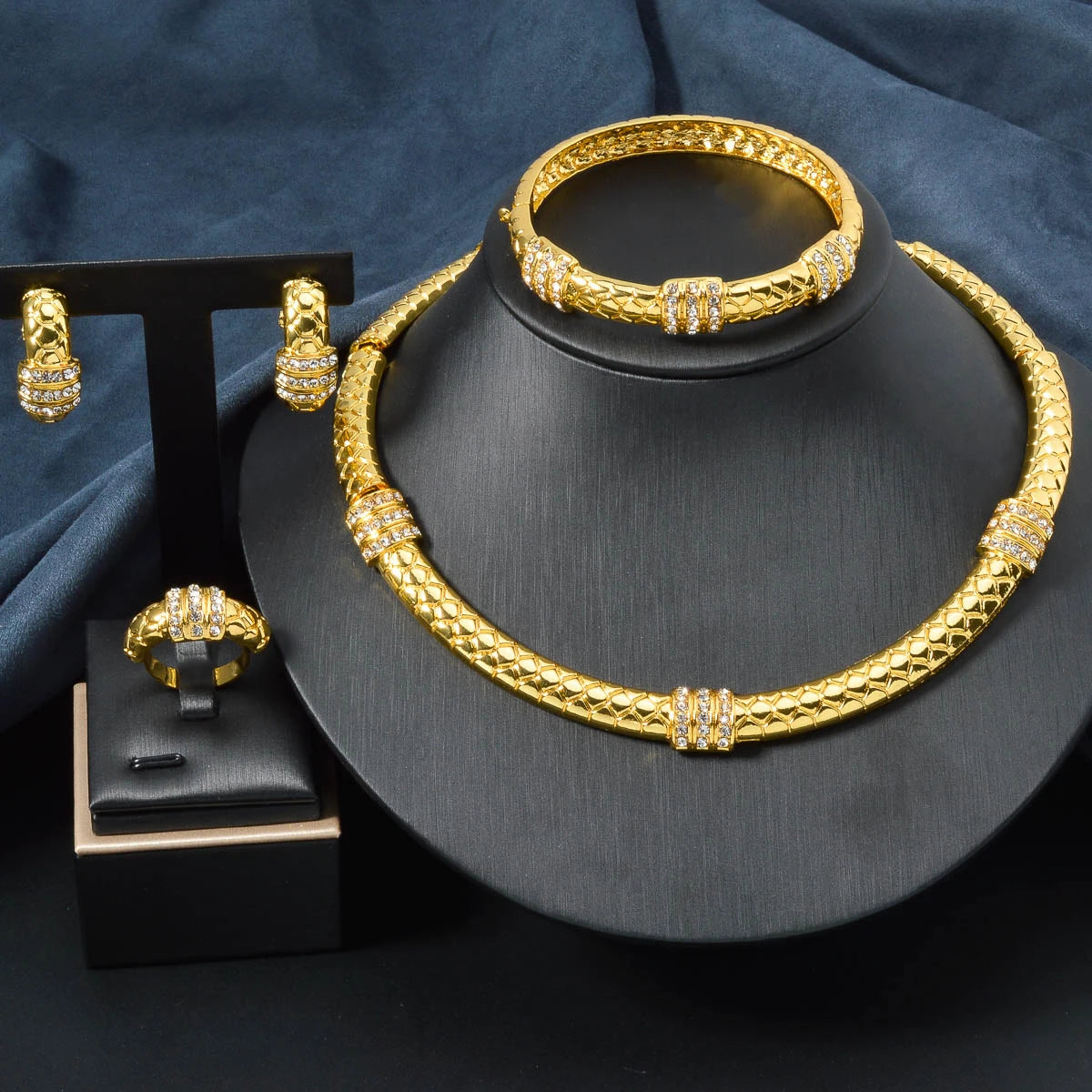 Women's Jewelry 4-Piece Round Necklace Bracelet Earrings Ring Gold Classic Dubai Luxury 18k Gold-Plated
